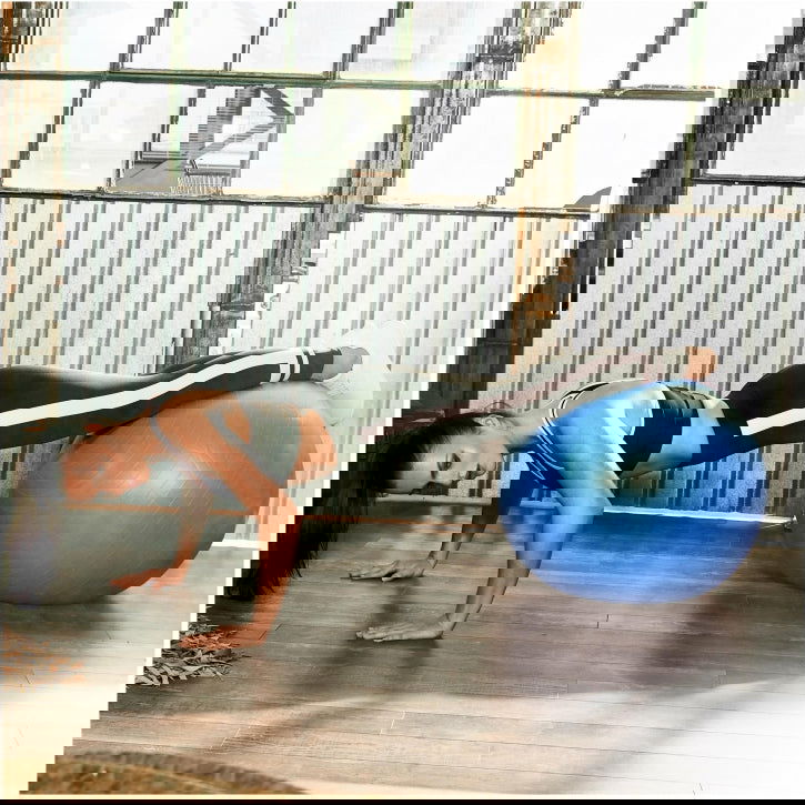 Gorilla Sports Fitnessbal Blauw 65 cm incl. pomp