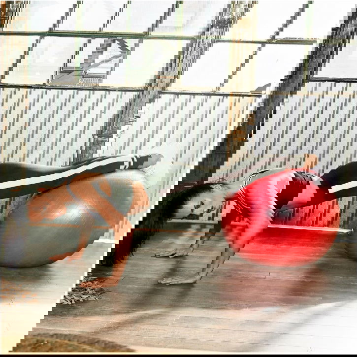 Gorilla Sports Fitnessbal Rood 55 cm incl. pomp