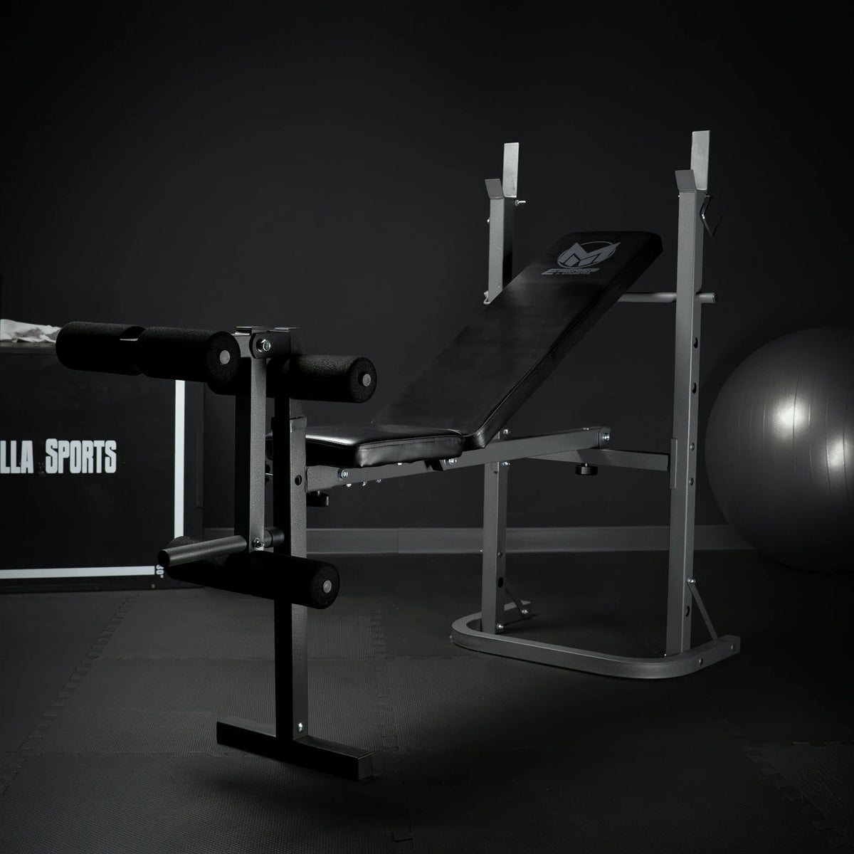 Halterbank met leg curl