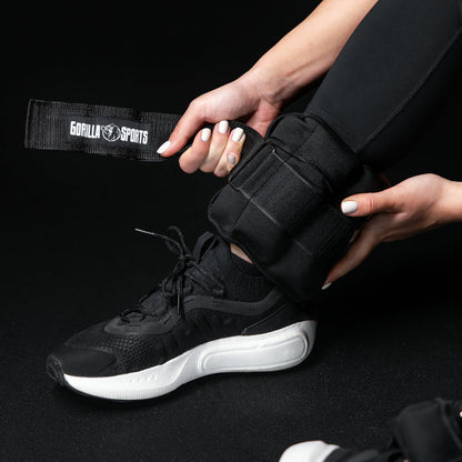 Adjustable ankle or wrist weights 0.45 - 2.25 kg Black